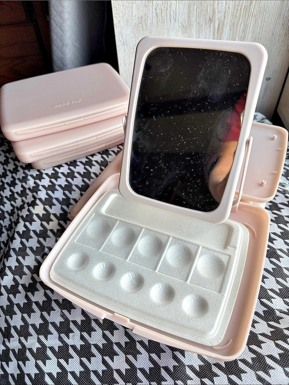 MARY KAY The Original Travel Vanity/Face Case Palette Makeup Organizer in Pink